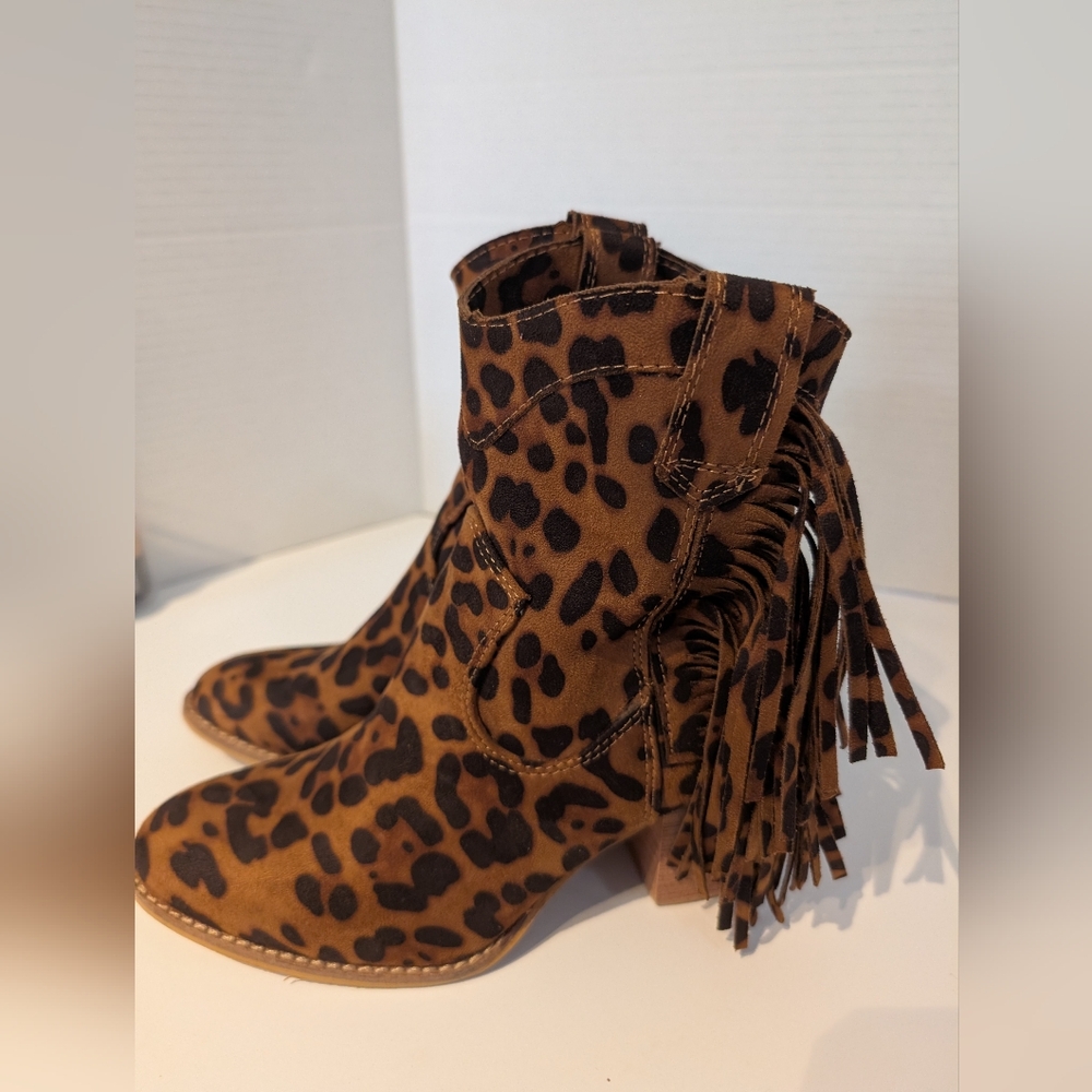 Beast Fashion Faux Suede Leopard Print Short‎ Boots Sz. 5.5